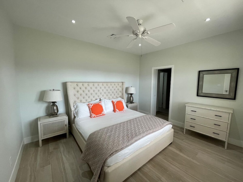 3 BEDROOMS, GRAND, VILLA, MARINA VIEW, POOL ACCESS