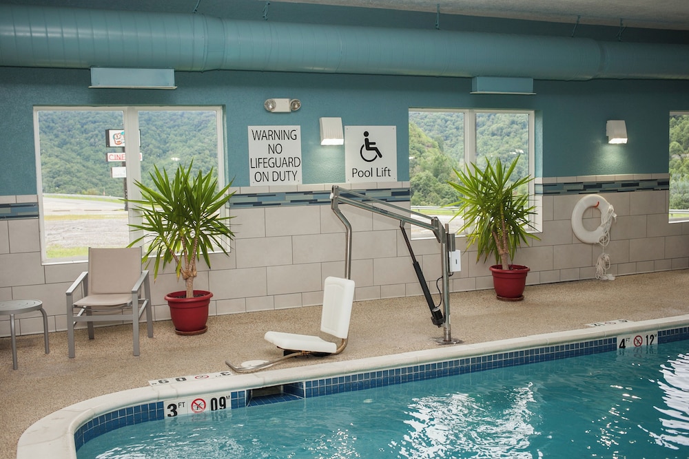 Holiday Inn Express and Suites Logan an IHG Hotel 41/71