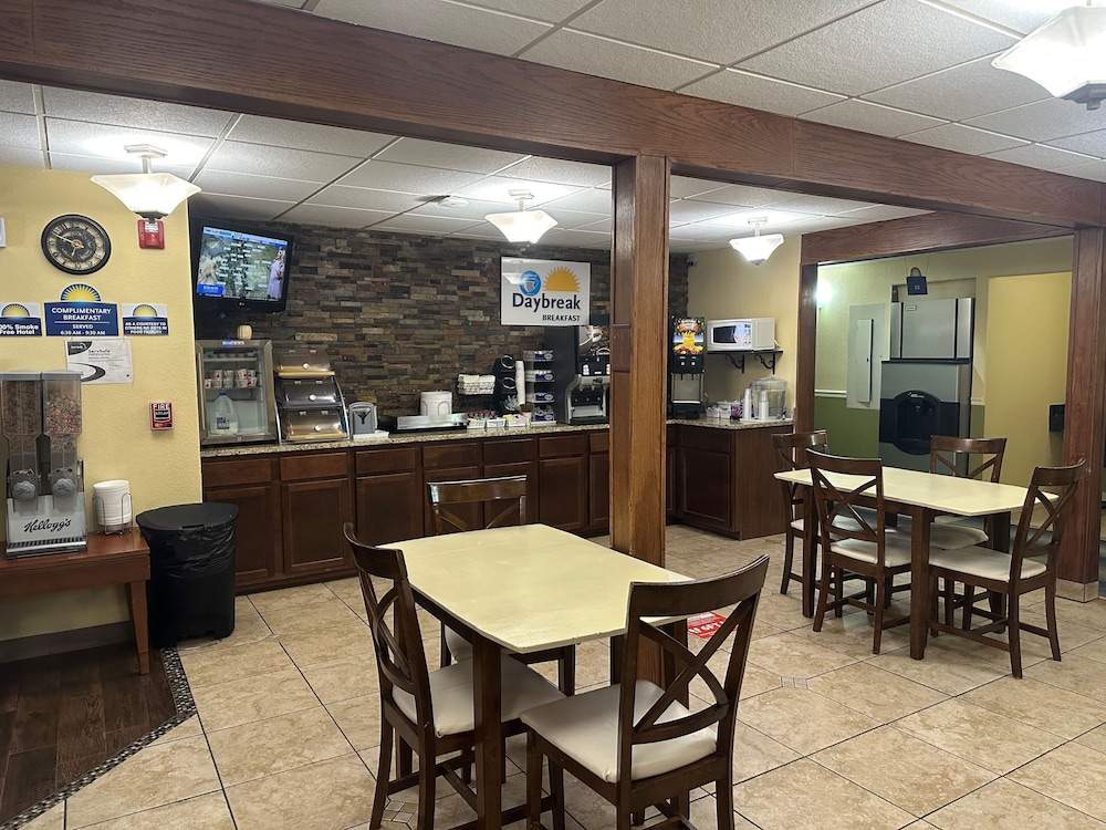 Days Inn & Suites by Wyndham Gunnison 30/46