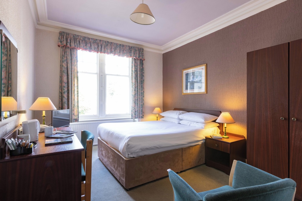 Highland Hotel 16/50