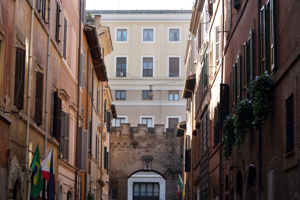 BORGO PIO SUITES INN 65/70
