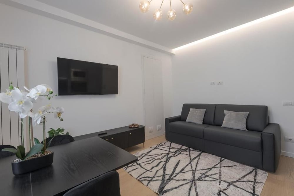 Milan Royal Suites Luxury Apartments 33/50