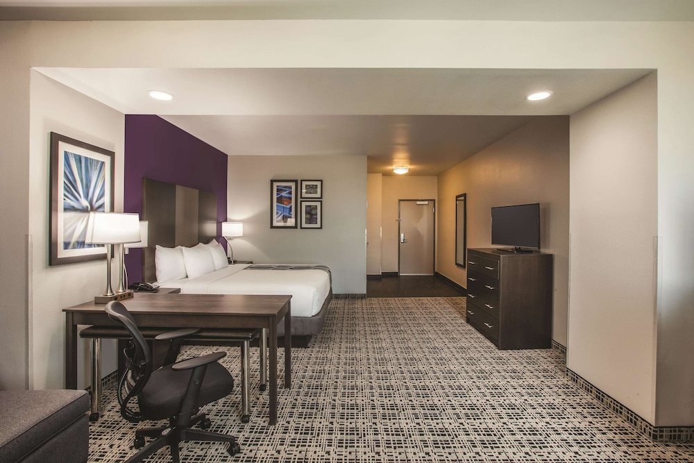 La Quinta Inn & Suites by Wyndham Lubbock South 22/48