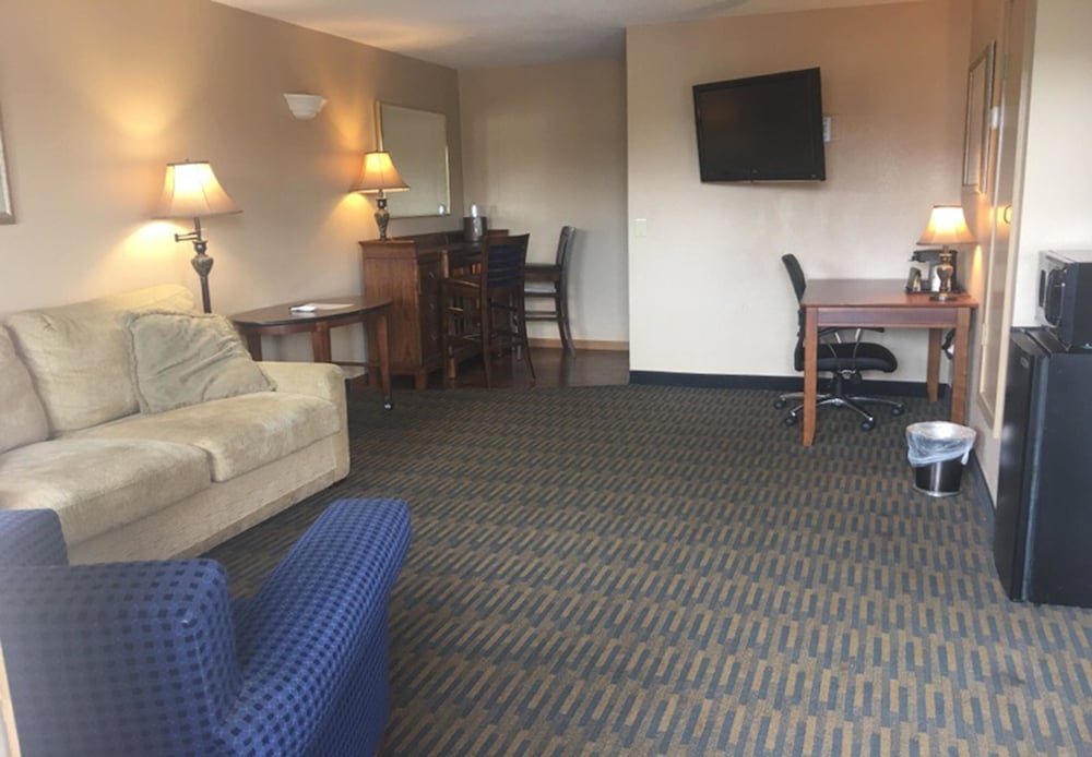 Best Western Plus Landing View Inn & Suites 29/51