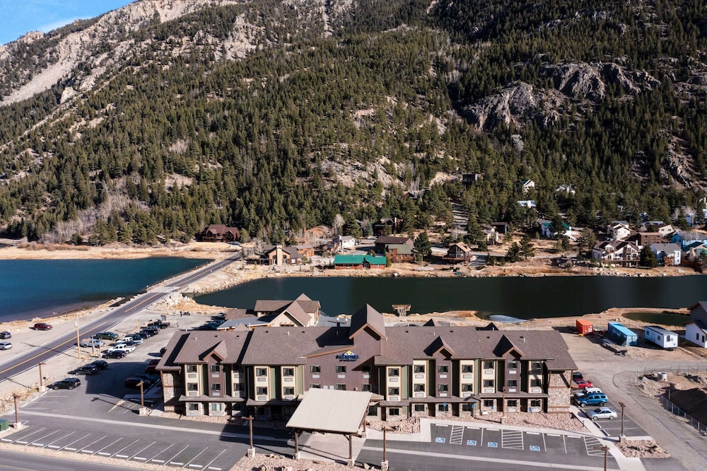 Microtel Inn and Suites by Wyndham Georgetown Lake 51/55