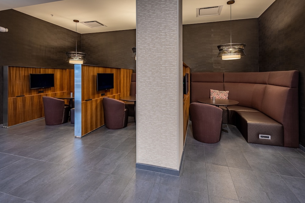 Courtyard by Marriott East Lansing Okemos 9/41