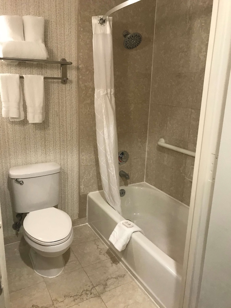 SureStay Plus by Best Western Woodbury Inn 13/35