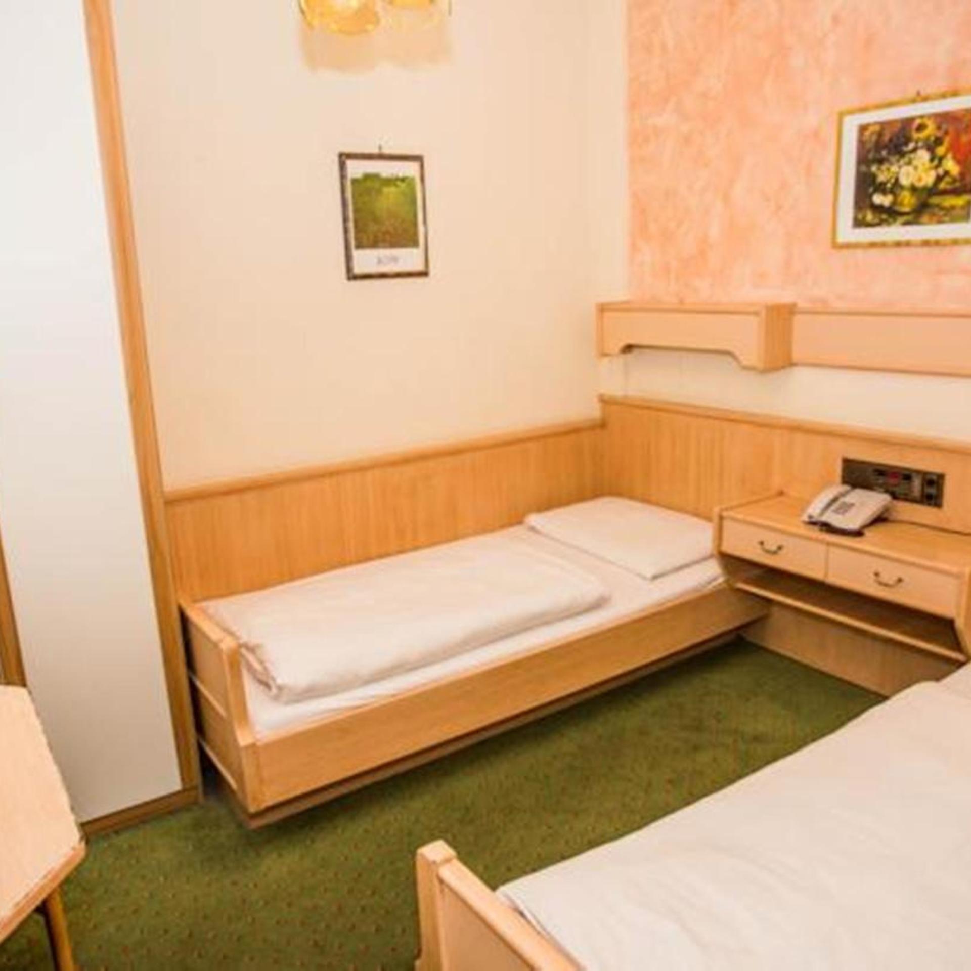 Hadrigan Hotel 10/69