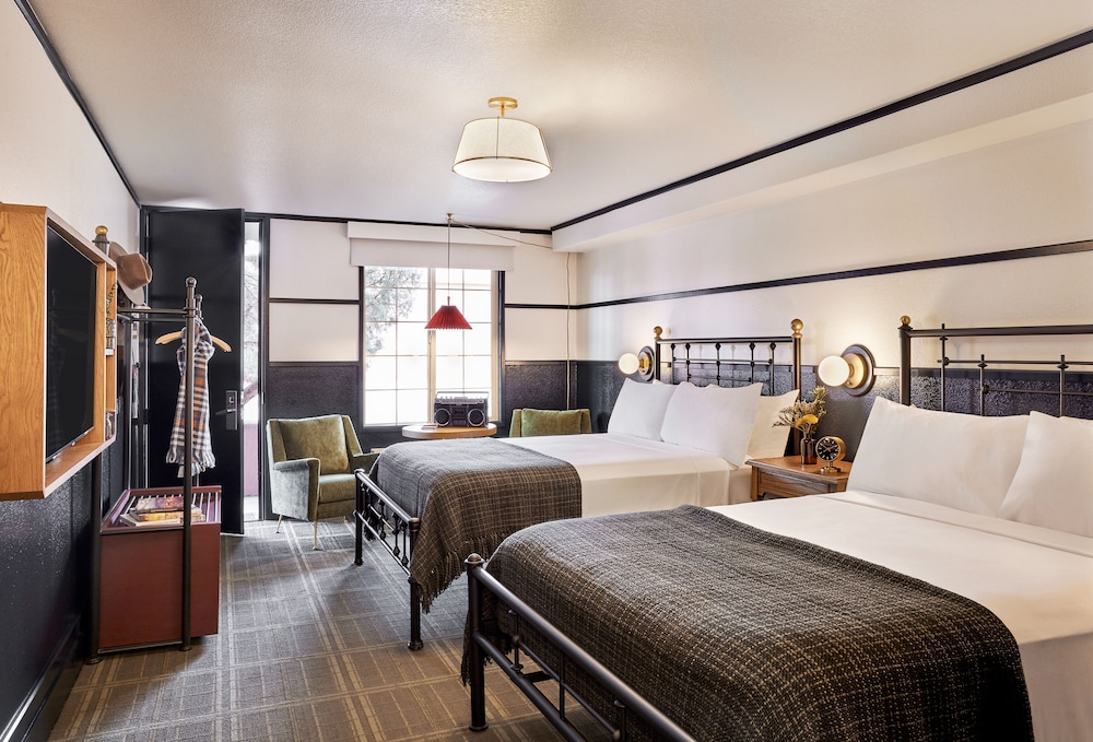 CLASSIC, 2 QUEEN BEDS