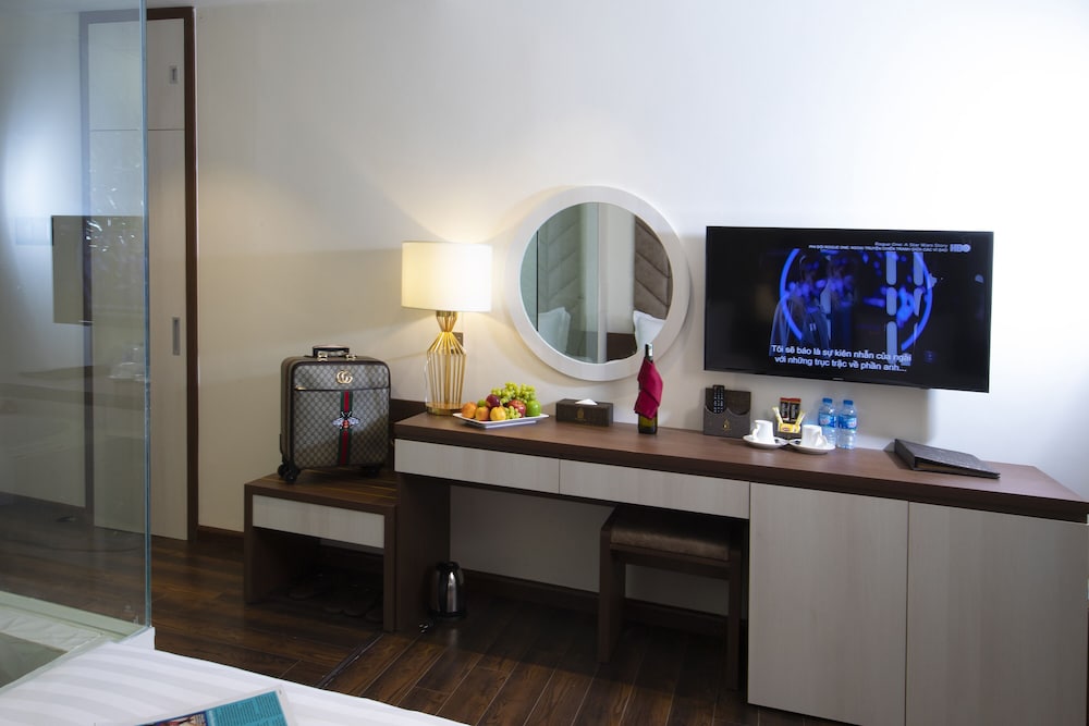 Blue Diamond Luxury Hotel 66/72
