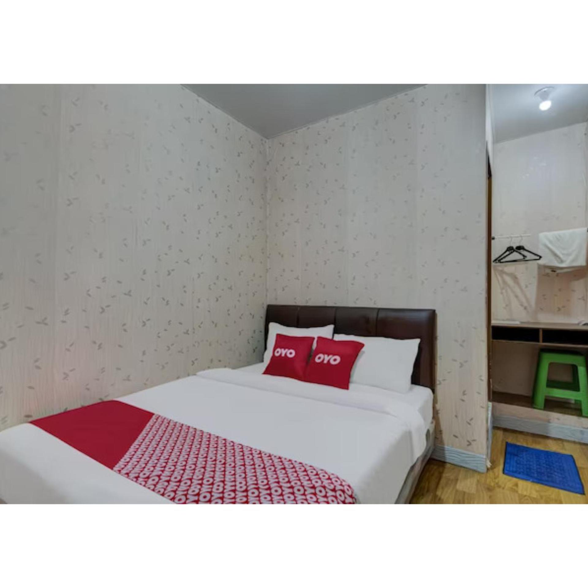 OYO 3198 Sukomanunggal Inn 17/49