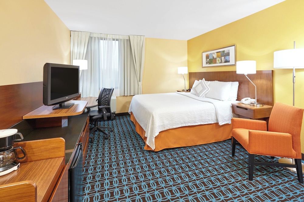 Room at Fairfield Inn Suites Chicago Lombard, LOMBARD - IL