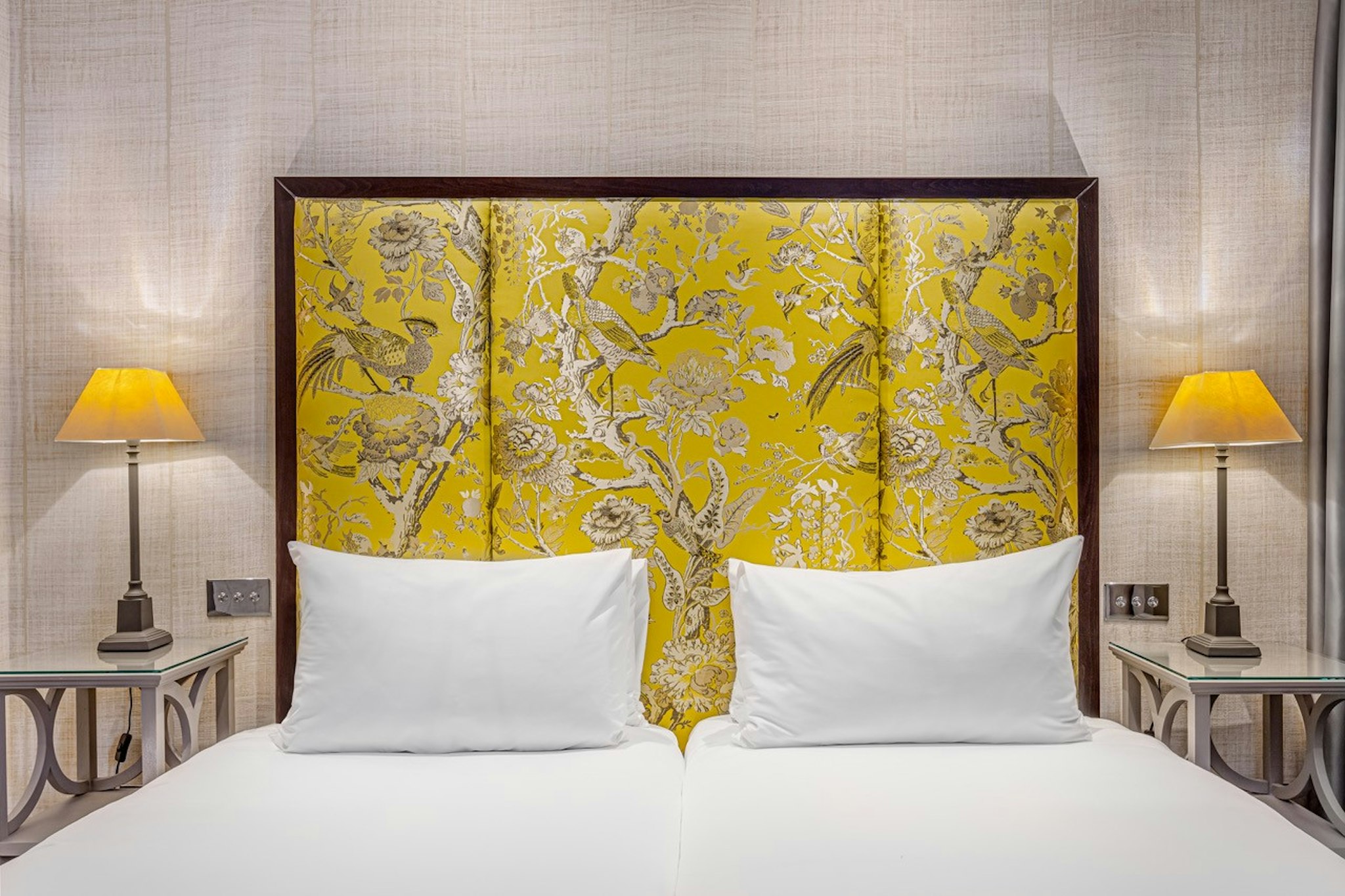 2 BEDROOMS, SUITE