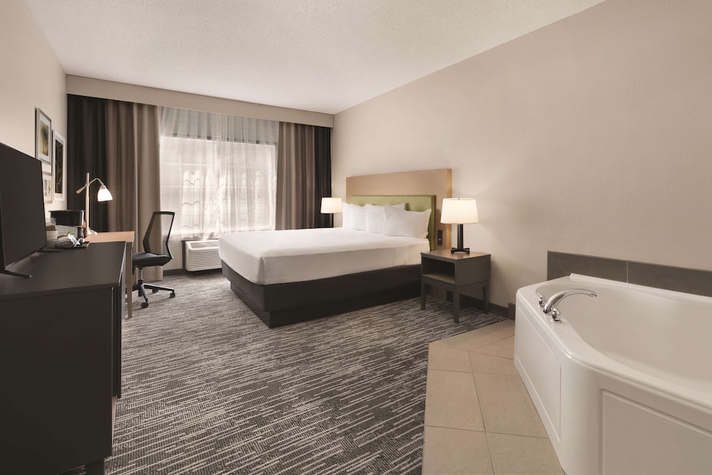 Country Inn & Suites by Radisson, Detroit Lakes 5/21