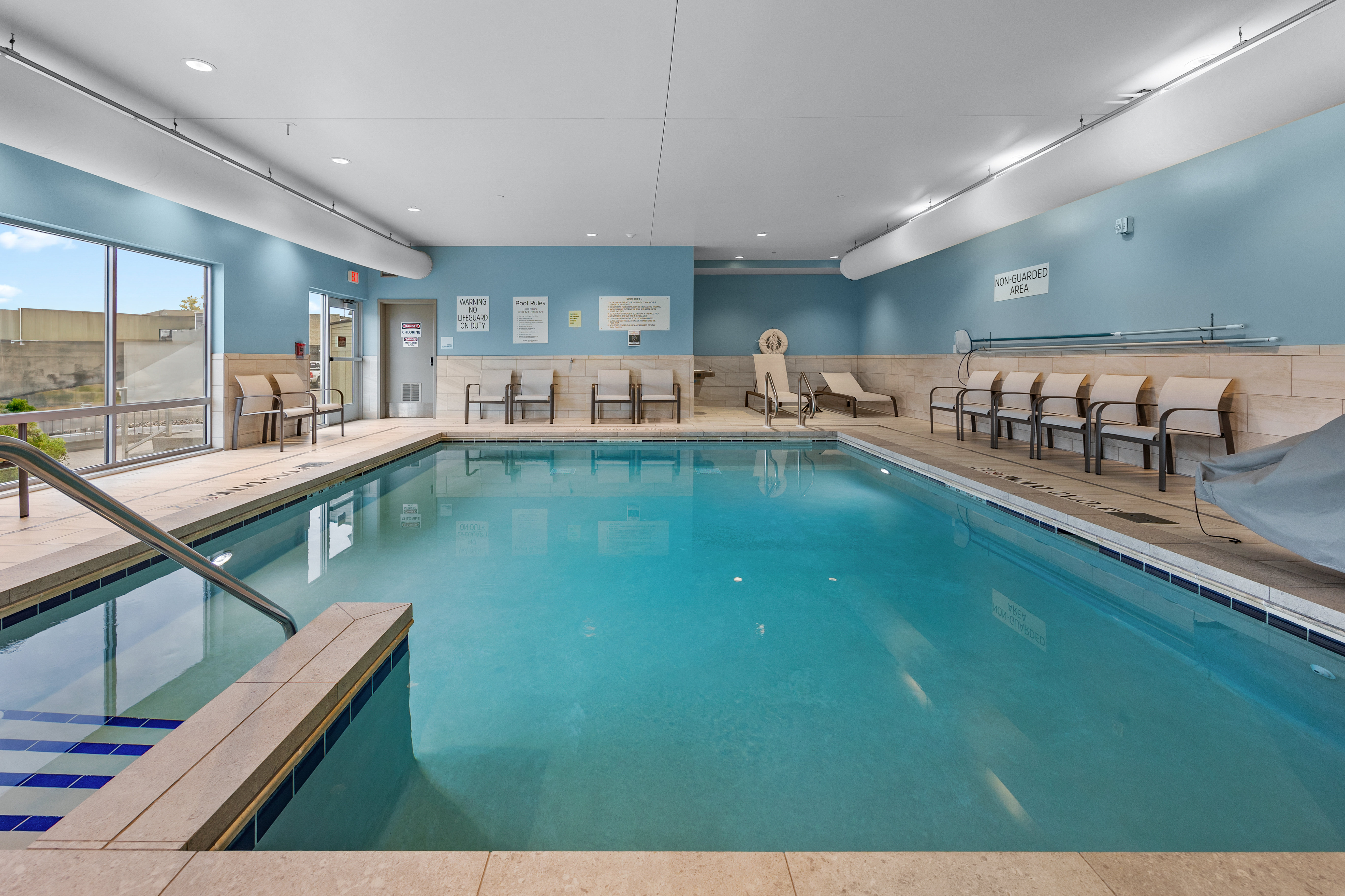 Holiday Inn Express & Suites MARINETTE 28/35
