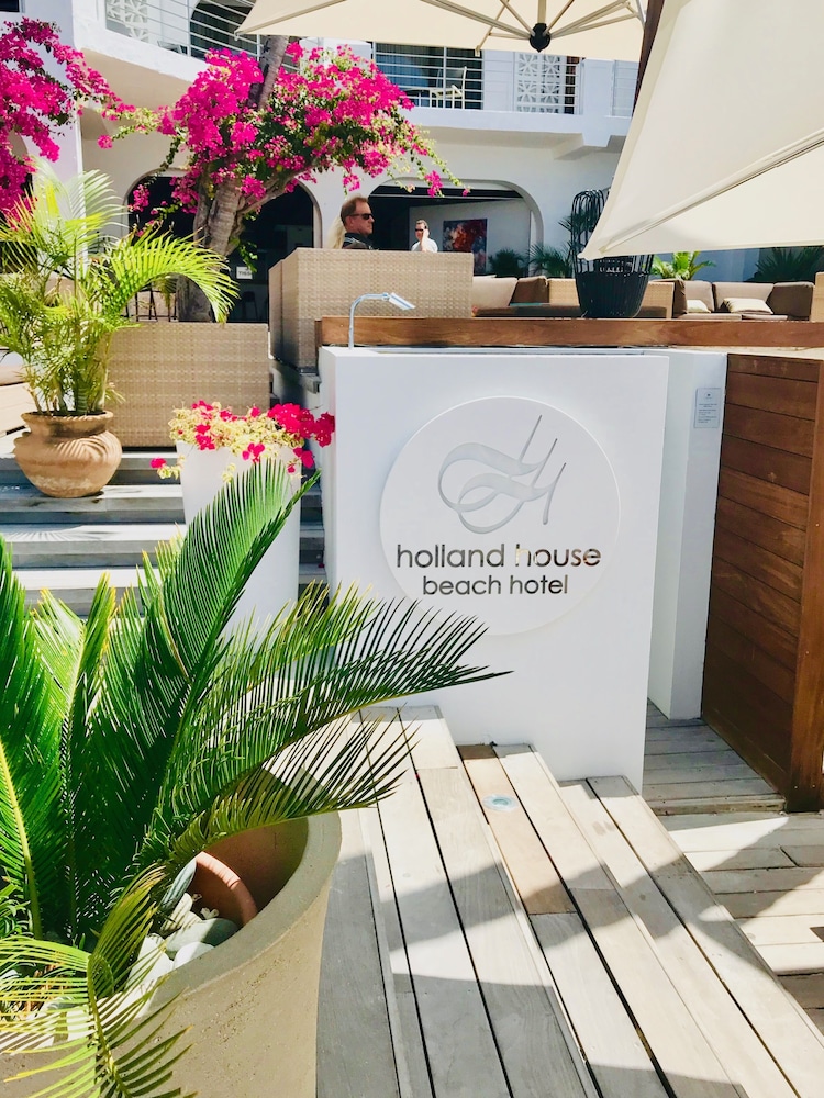 Holland House Beach Hotel 7/45
