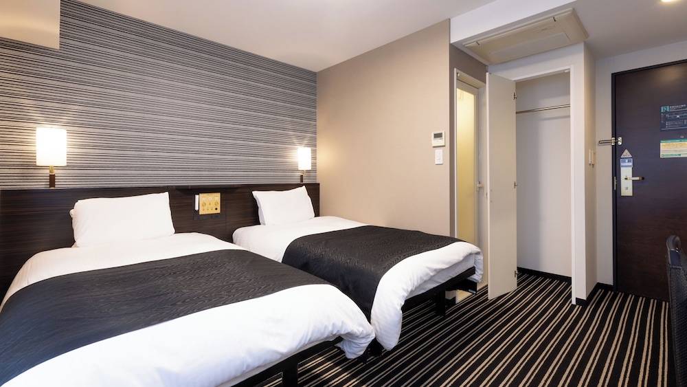 ROOM, TWIN BEDS