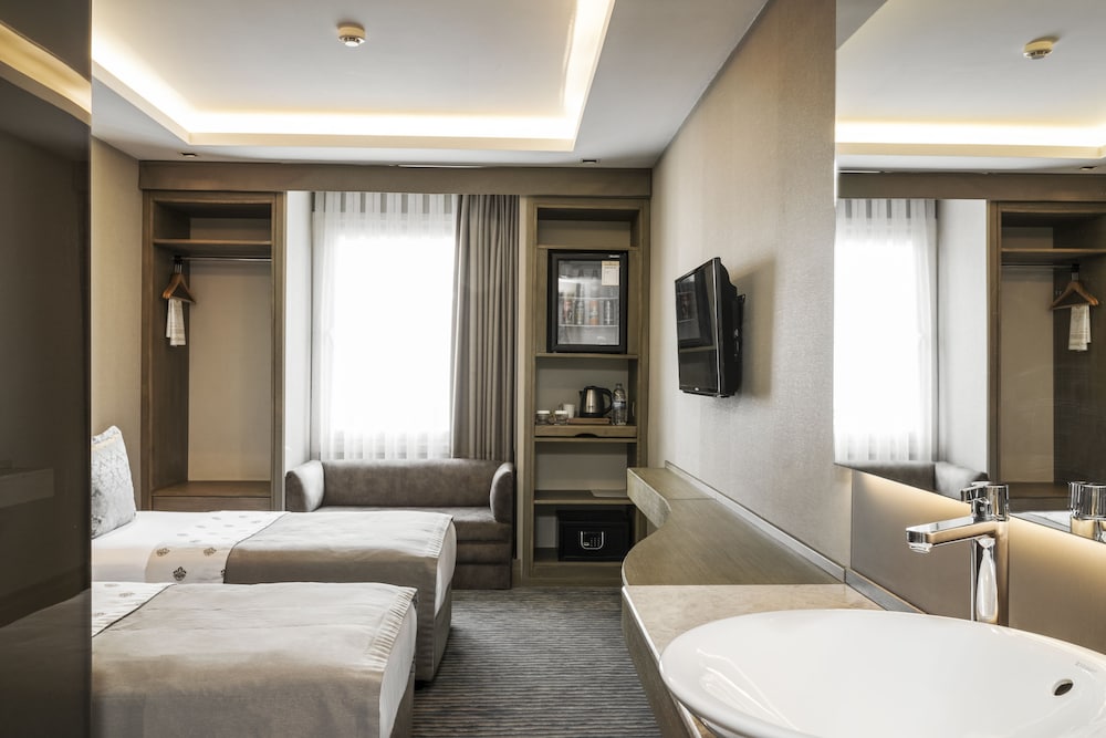 AHC Grand Bazaar Hotel 32/64