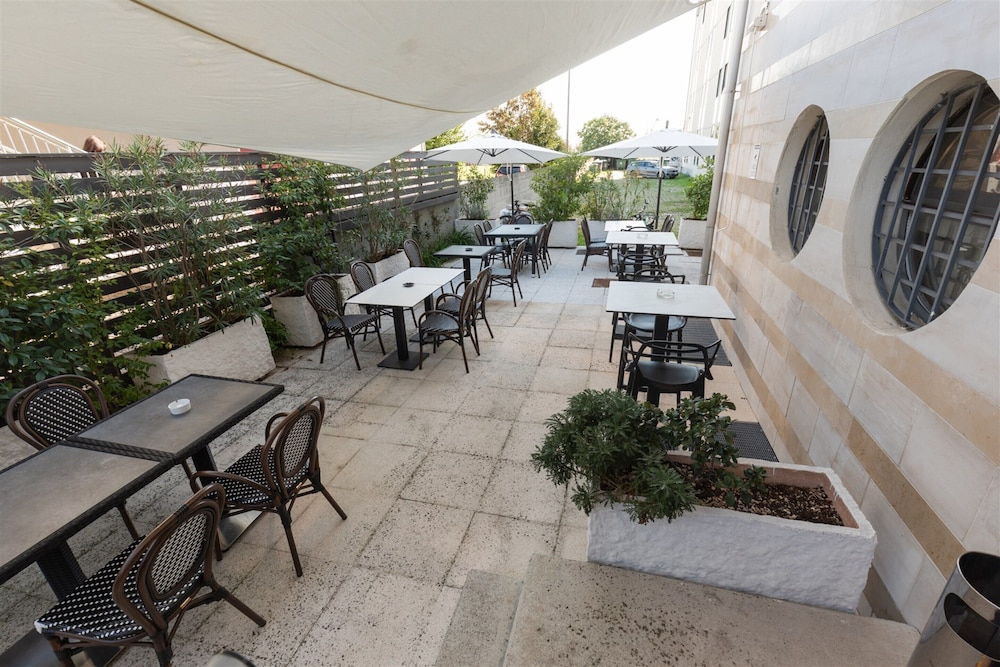 NOVENTA HOTEL 49/54