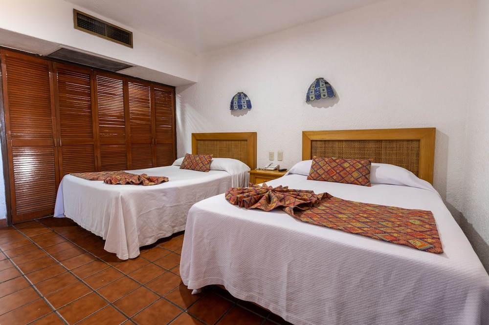 1 BEDROOM, SUITE, OCEAN FRONT