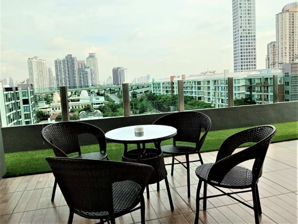 THE QUBE FIFTY HOTEL 36/50