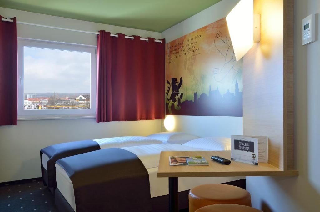 Room, Single, Twin Beds