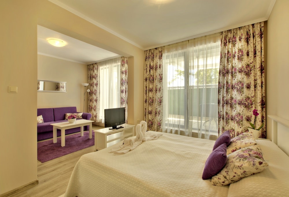 White Rock Castle Suite Hotel & Spa 34/47