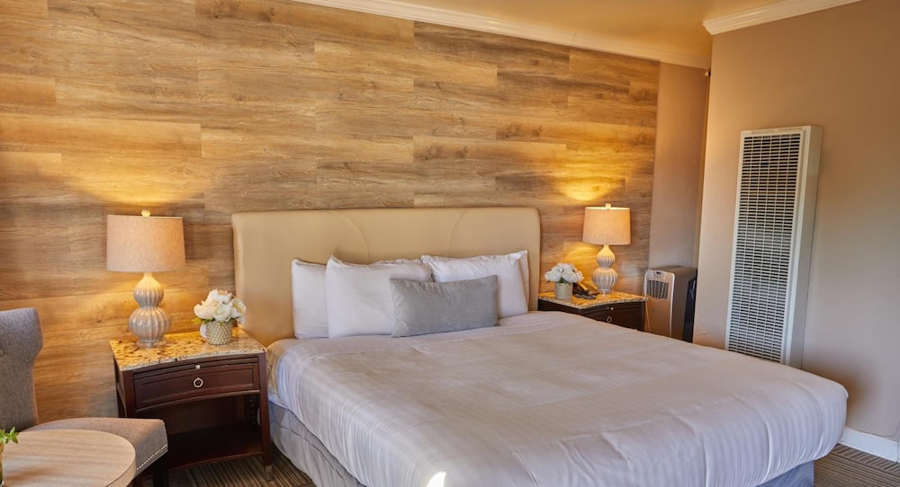 Inn By the Bay Monterey 20/56