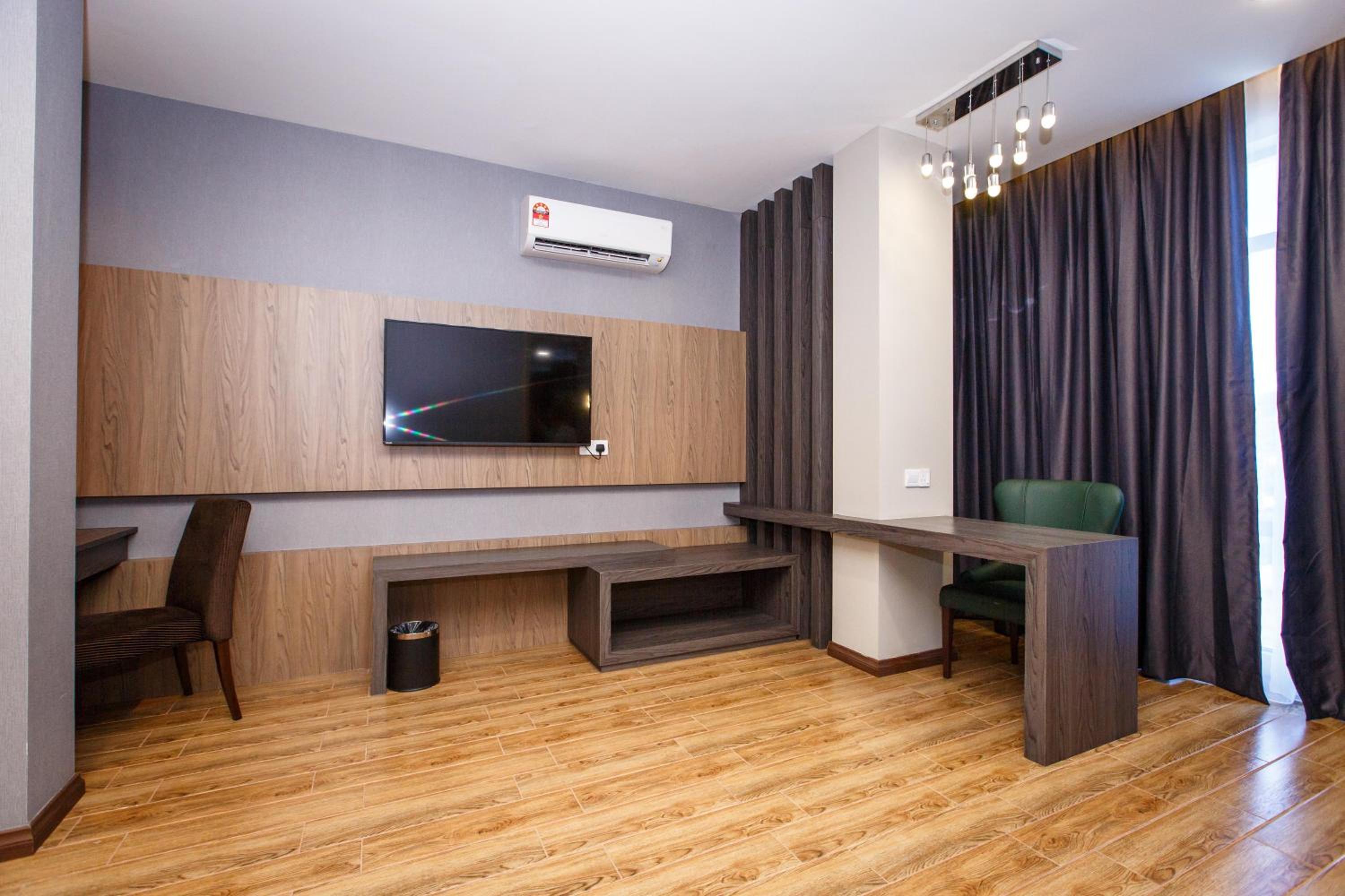 Lintas Platinum Hotel 40/59