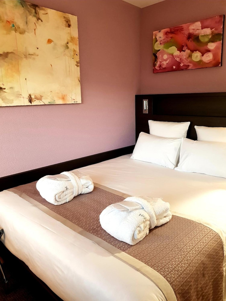 Nash Pratik Hotel 12/26