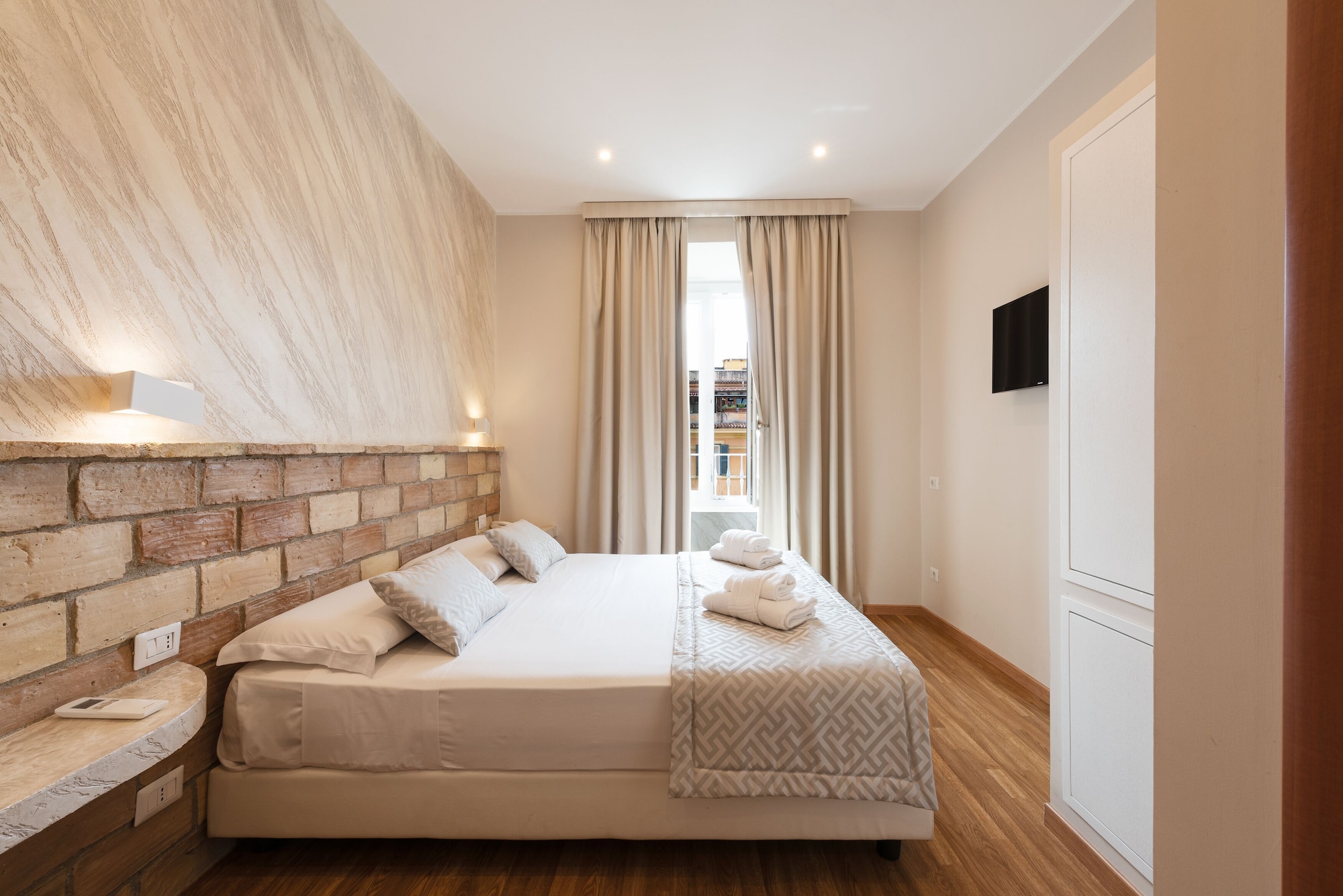 CLASSIC, DOUBLE OR TWIN BED