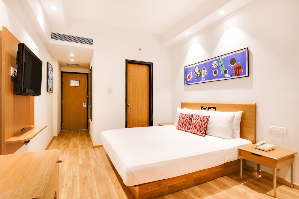 EXECUTIVE, SUITE
