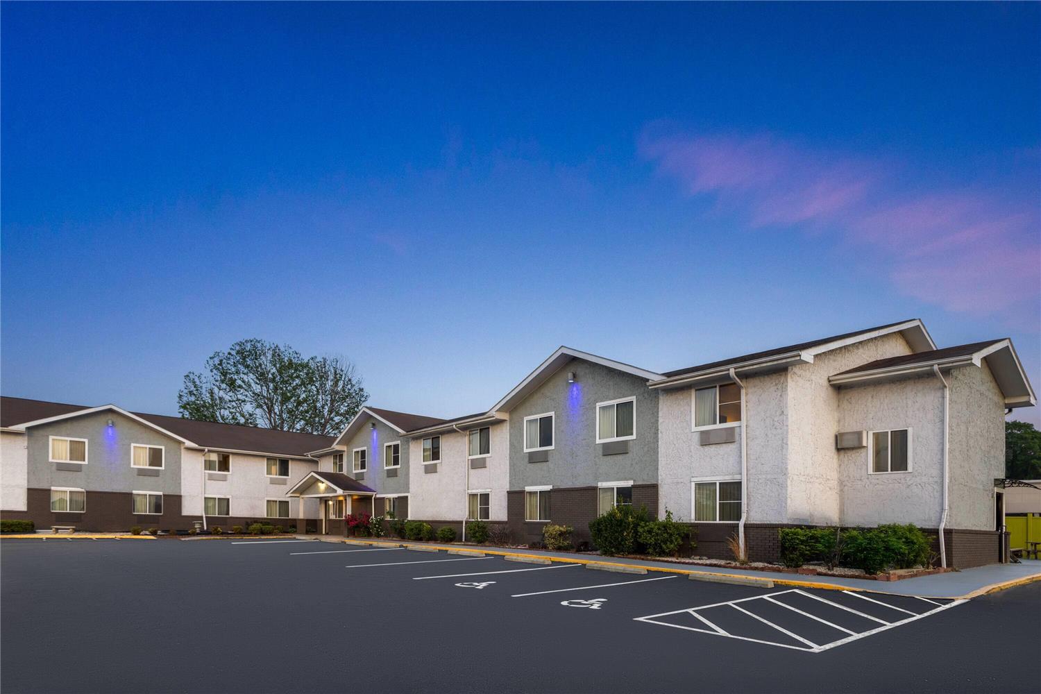 Super 8 by Wyndham South Boston VA 5/31