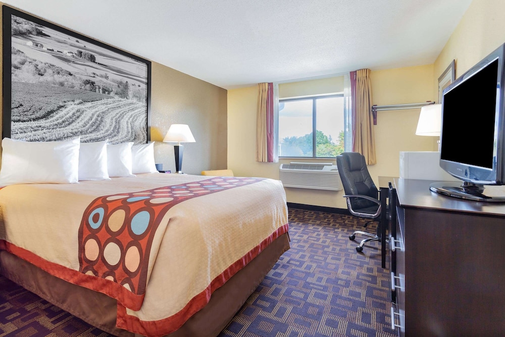 Super 8 by Wyndham Decorah 15/28