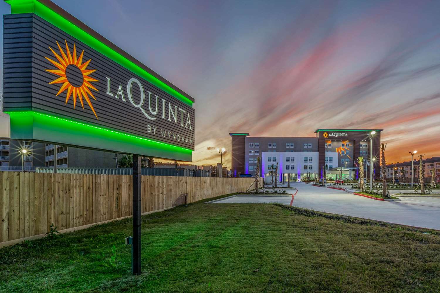 La Quinta Inn & Suites by Wyndham Galveston West Seawall 44/48