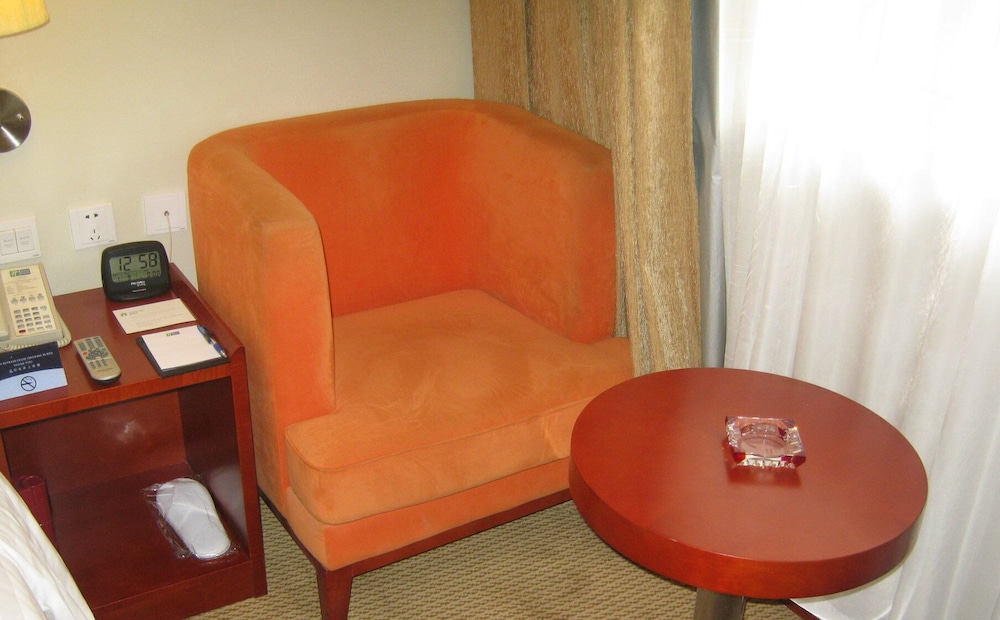 Holiday Inn Express Dongli 12/40