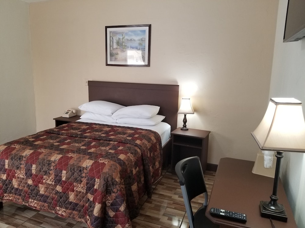 Parkway Inn Airport Motel 32/56