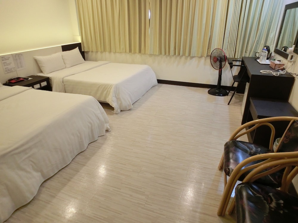 Lotus Yuan Business Hotel 11/23