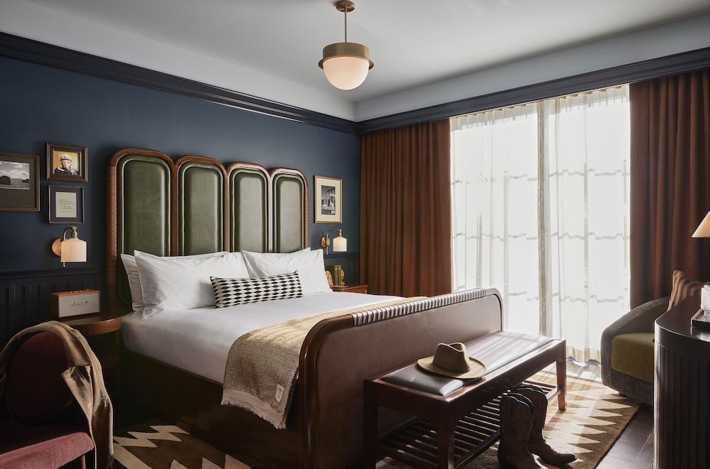 ROOM, KING BED, ACCESSIBLE