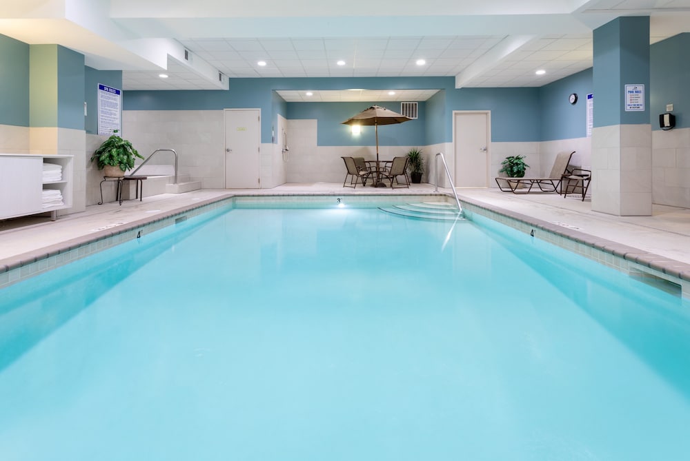 Holiday Inn Express Suites Minneapolis Downtown 3/57