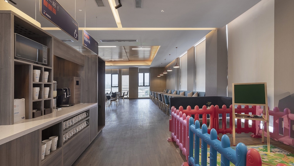 Holiday Inn Express Nanjing Dongshan 47/58