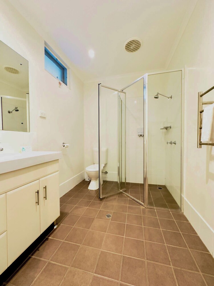 MERIVALE MOTEL 27/29