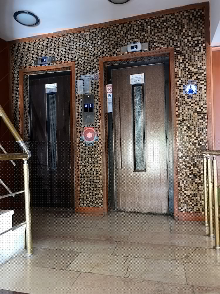 Hotel Monopol 8/29