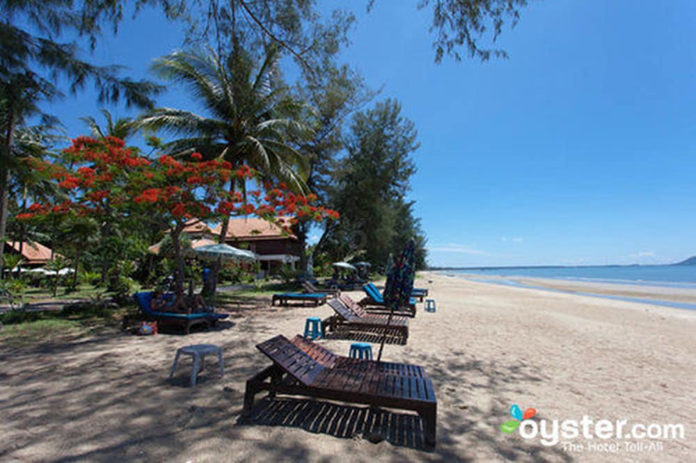 Coral Hotel Bangsaphan 57/62