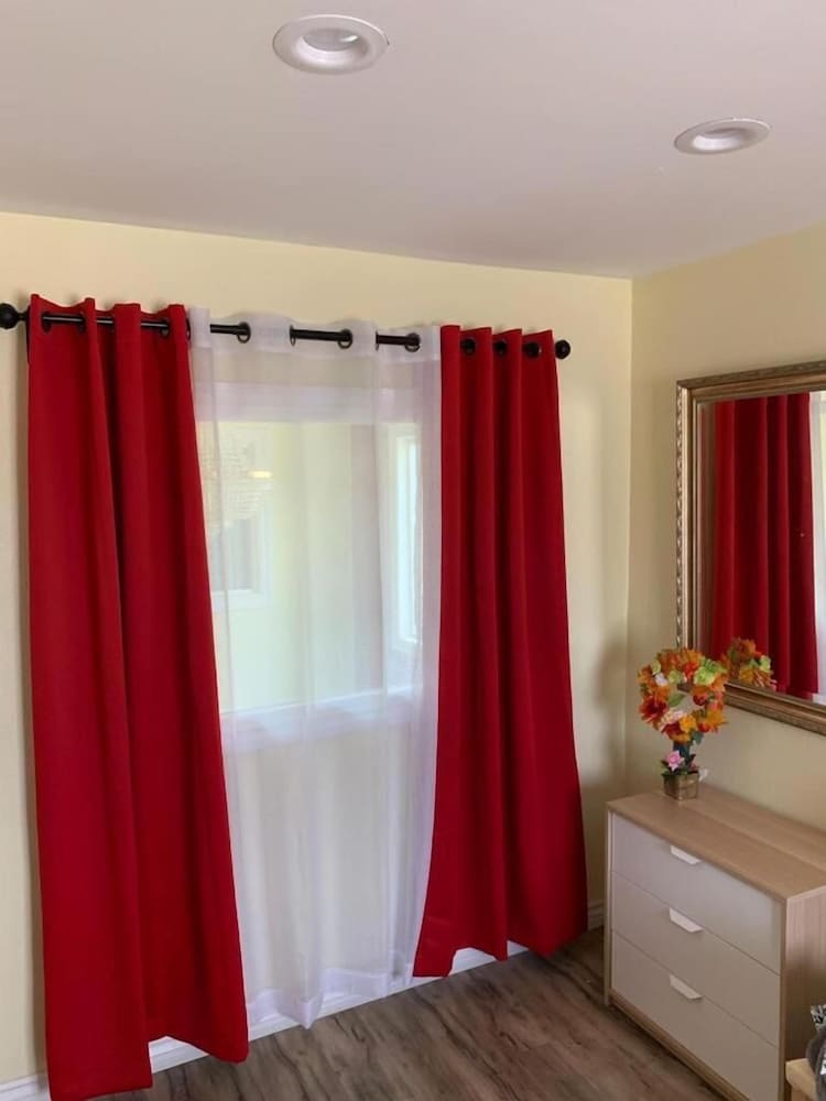 LAX Guest House 14/36