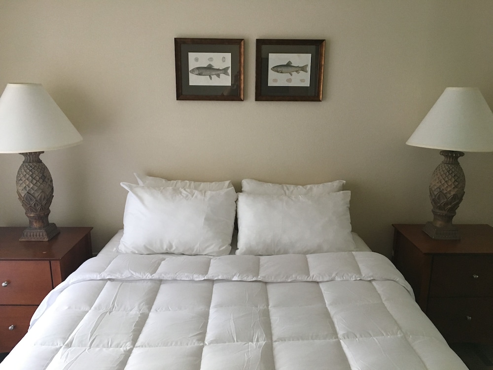 Kemah Boardwalk Inn 15/50