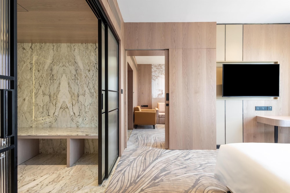 Suite, King Bed