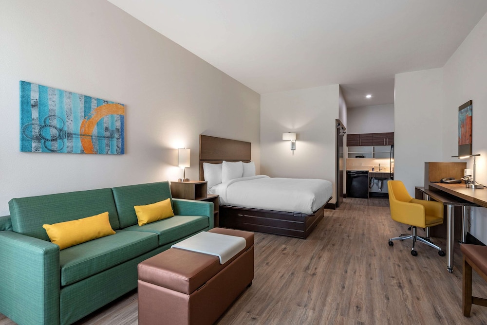 EFFICIENCY, SUITE, KING BED, ACCESSIBLE