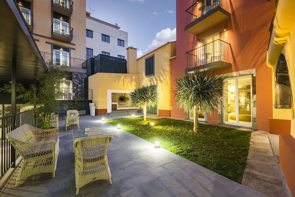 Castanheiro Boutique Hotel 56/58