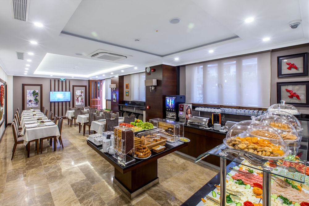 Ferman Hilal Hotel 51/63
